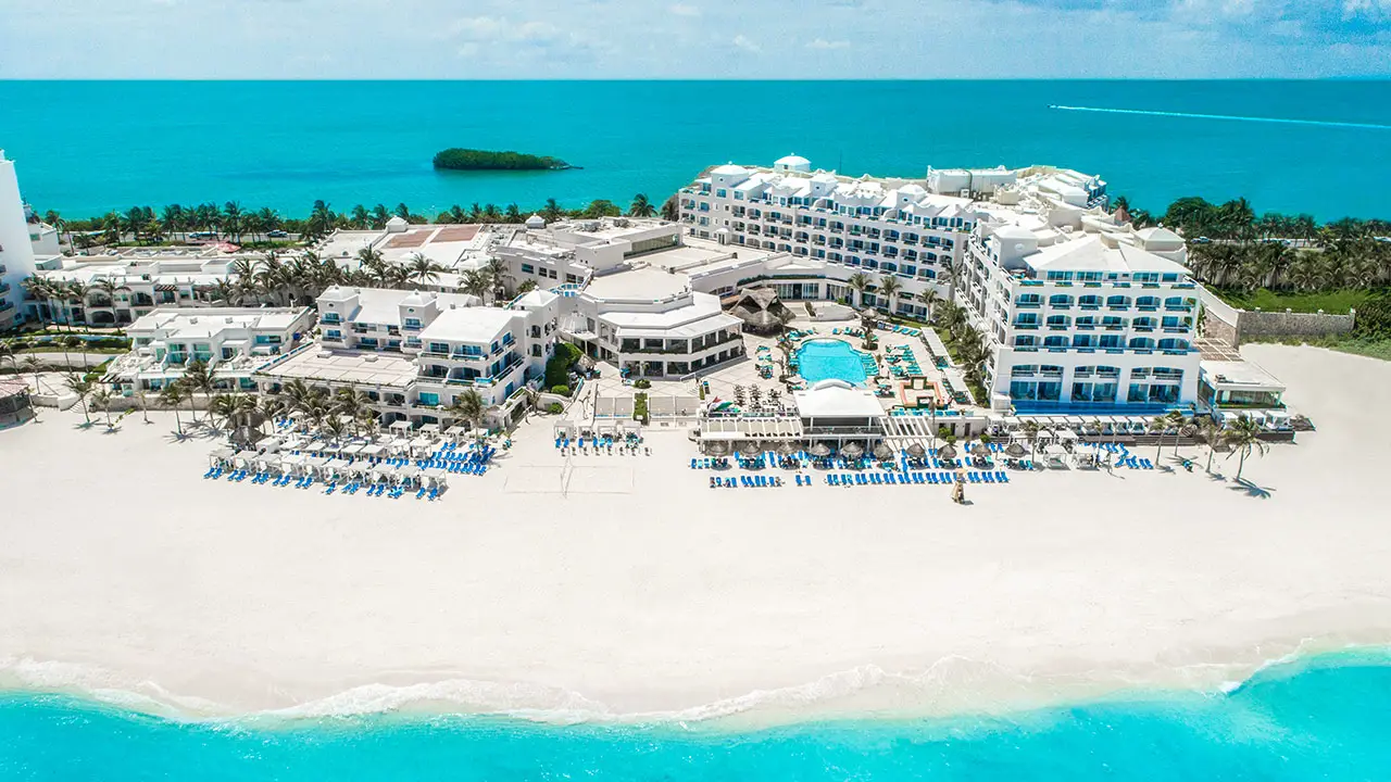 Famous family resorts in Cancun